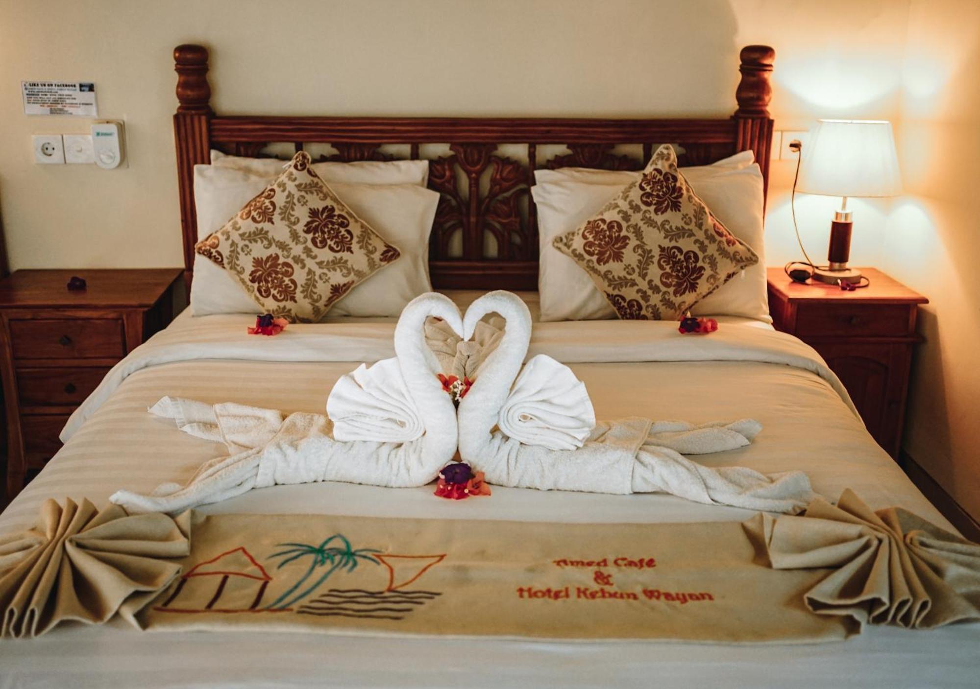 Amed Cafe & Hotel Kebun Wayan Kültér fotó